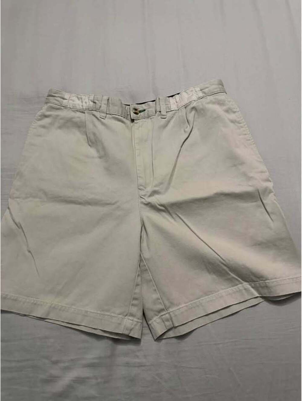 Vintage Tommy Hilfiger Golf beige shorts 
Mens size 31 Used Good $25